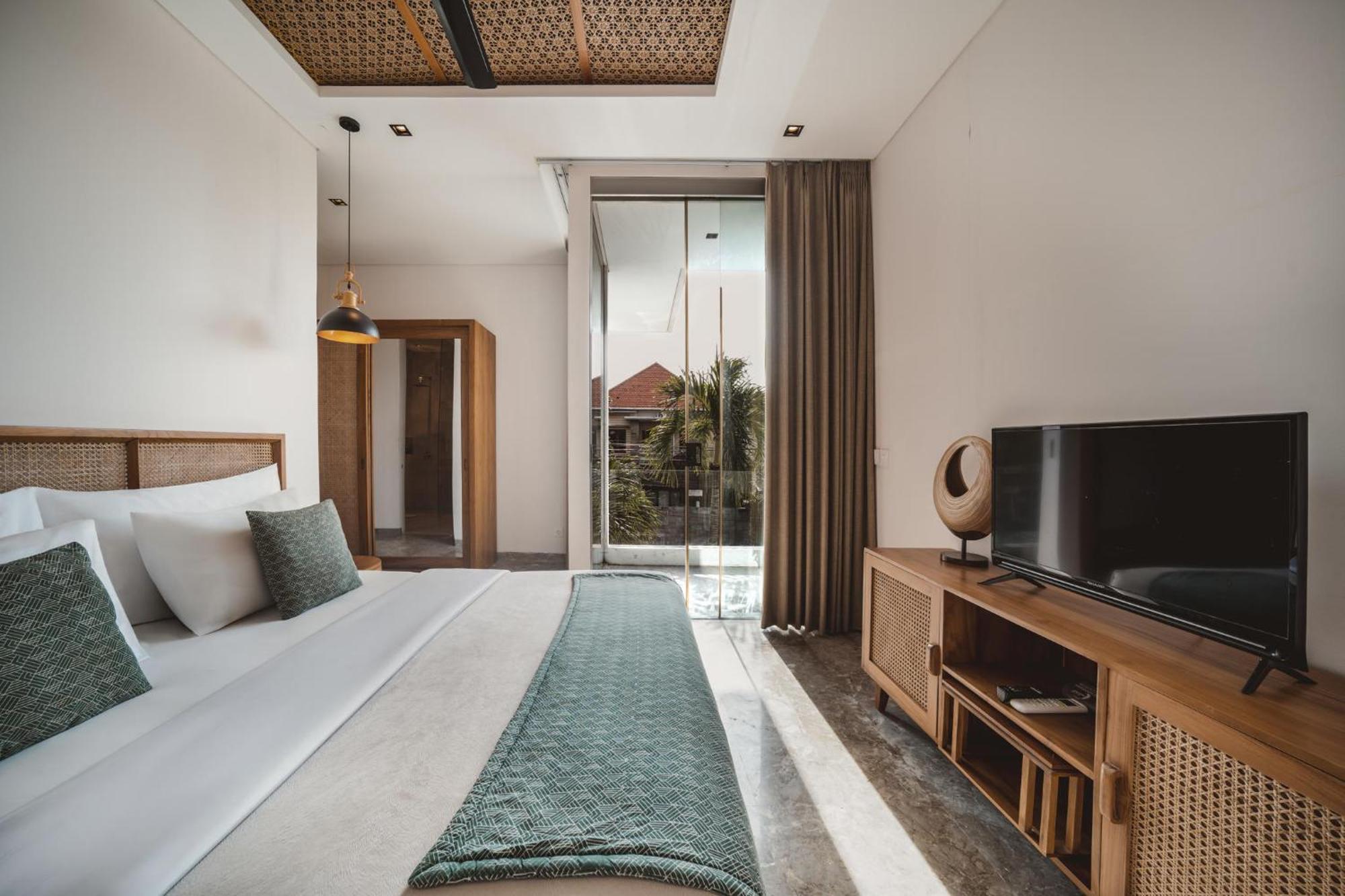 Three-Bedroom Villa Private Pool Bathtub